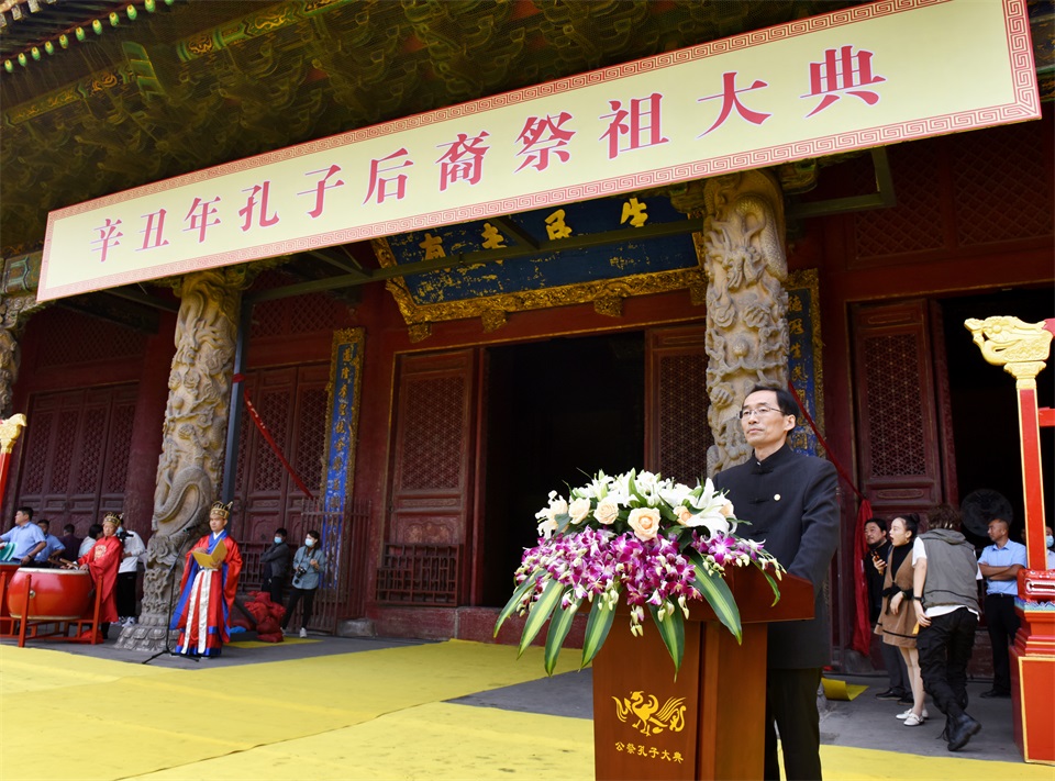 08孔德民主持家祭仪式.JPG 08孔德民主持家祭仪式.JPG