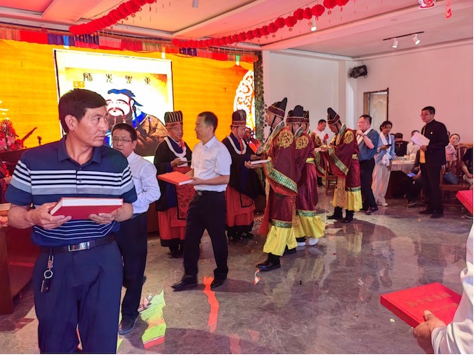 甘肃孔子后裔举行支谱颁谱典礼