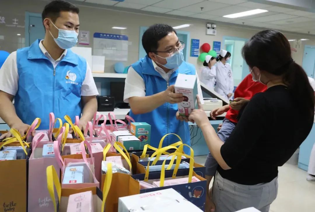 孔子后裔孔强热血献爱心，荣获双“国奖”