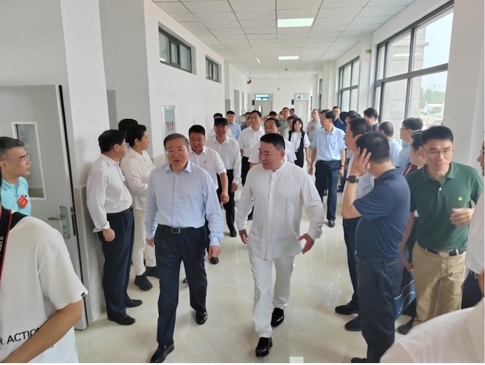 孔子后裔孔令发在内蒙古捐建学校