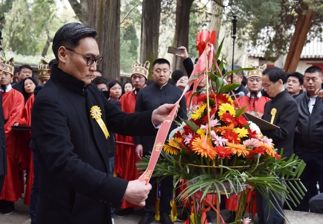 清明祭祖 慎终追远｜乙巳年清明至圣林孔子后裔祭祖大典隆重举行